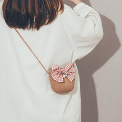 Süße handgemachte Minitasche aus Stroh