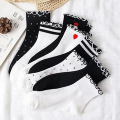 Süße Baumwollsocken mit Spitze