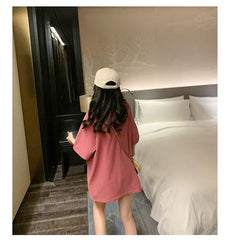 Camiseta con estampado de chica linda