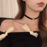 Gargantilla de cadena con doble perla de terciopelo negro