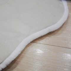 Bonita alfombra de peluche con forma de pata de gato