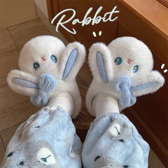 Lindas pantuflas de peluche de conejito