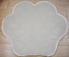 Bonita alfombra de peluche con forma de pata de gato