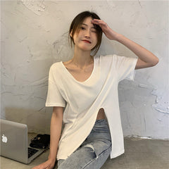 Camiseta de verano con escote en V y abertura