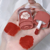 Brillo labial con diseño de té con leche