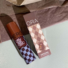 Brillo labial con diseño de oso de ajedrez