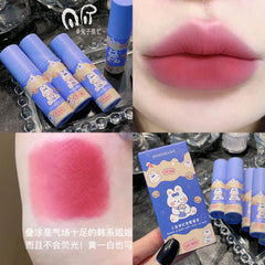 Brillo labial mate de conejito lindo