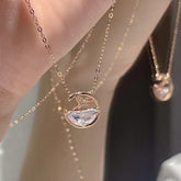 Collar de ballena en el mar