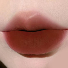 Kaltbrauner Milchschlamm-Lipgloss