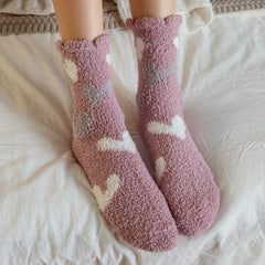 Niedliche gepunktete Bodensocken