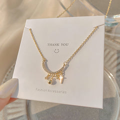 Glänzende goldene Mondstern-Halskette