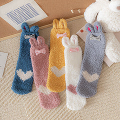 Bodensocken mit Hasenohren und Herz