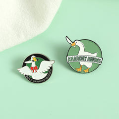 Pins creativos de dibujos animados de ganso blanco lindo