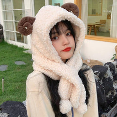 Gorro de peluche de cuerno de oveja