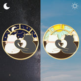 Lindos pines de gato gris y blanco