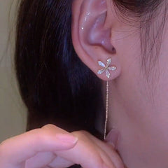 Pendientes de flores de diamantes brillantes