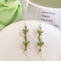 Pendientes vintage de lirio de los valles con perlas