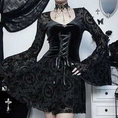 Vestido gótico vampiro etéreo oscuro con mangas acampanadas de Amalthea