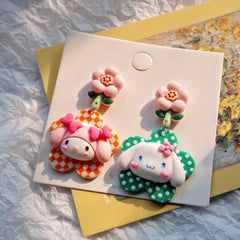 Pendientes de colores asimétricos de dibujos animados