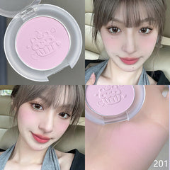 Lindo rubor monocromático en bruma suave