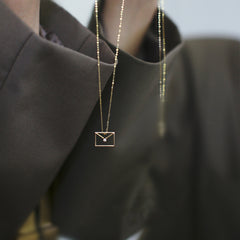 Cadena de clavícula de plata con sobre