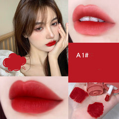 Brillo labial con diseño de té con leche