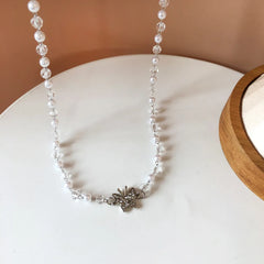 Collar de mariposa pequeña y fresca