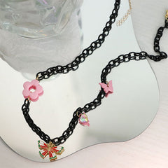 Lindo collar de flores y mariposas