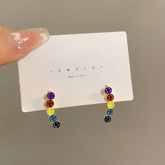 Pendientes con diseño de carita sonriente en contraste