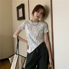 Camiseta con teñido anudado y sesgo irregular