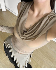 Khakifarbenes Langarm-Oberteil mit Kapuze und unregelmäßigem Saum