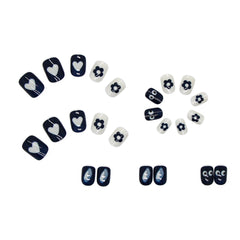 Blaue Blume tragbare Nägel Fertig Maniküre