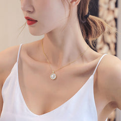 Collar de fritilaria blanca de la constelación