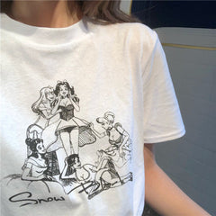 Camiseta blanca con dibujos animados dibujados a mano