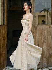 Vestido barroco Royalcore con cadena de perlas Adriata