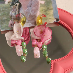 Sommerliche Blütenblatt-Ohrringe mit Farbverlauf