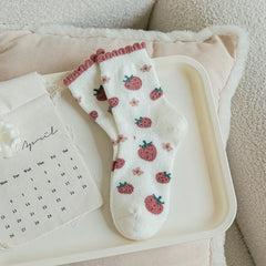 Süße warme Erdbeersocken