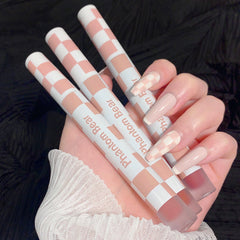 Brillo labial de tablero de ajedrez de oso