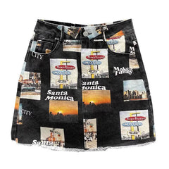 Minifalda vaquera con estampado de collage de los 90