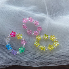 Anillo de cristal con flor dulce