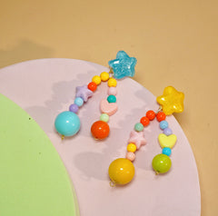 Pendientes asimétricos de estrellas con cuentas de colores
