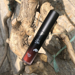 Brillo de labios con diseño de grulla de montaña y río