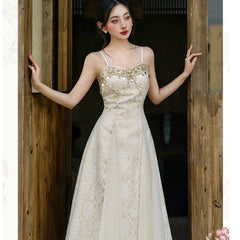 Vestido barroco Royalcore con cadena de perlas Adriata