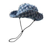 Sombrero vaquero tipo pescador con parches de ajedrez a cuadros