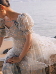 Vestido de princesa de tul con corazones holográficos de Edyta