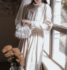 Vestido de novia estilo victoriano con detalles de perla Callina