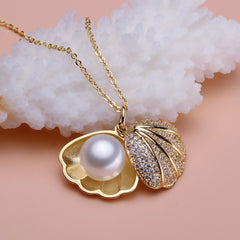 Sea Charm Shell Pendant Necklace