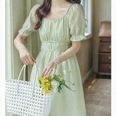 Vestido de hada etérea de Apple Garden con tirantes de perlas