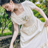 Vestido cottagecore bordado de lirio de los valles