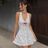 Vestido mini con escote en V, lazo, sin mangas y cintura acampanada con estampado de cerezas